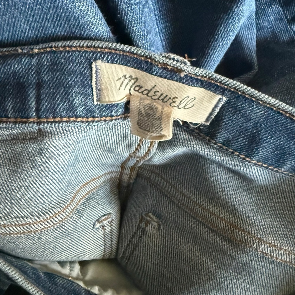 Madewell Mid-Rise Classic Straight Jeans in Carsondale Wash - Picture 6 of 7
